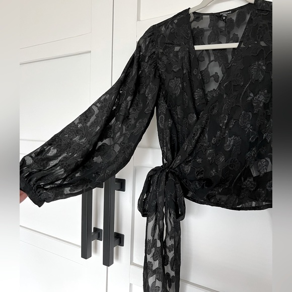 EXPRESS puff sleeve top - Picture 1 of 4
